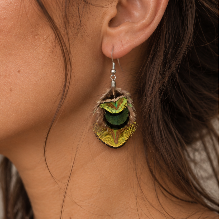Aretes delicados de pavo real mini
