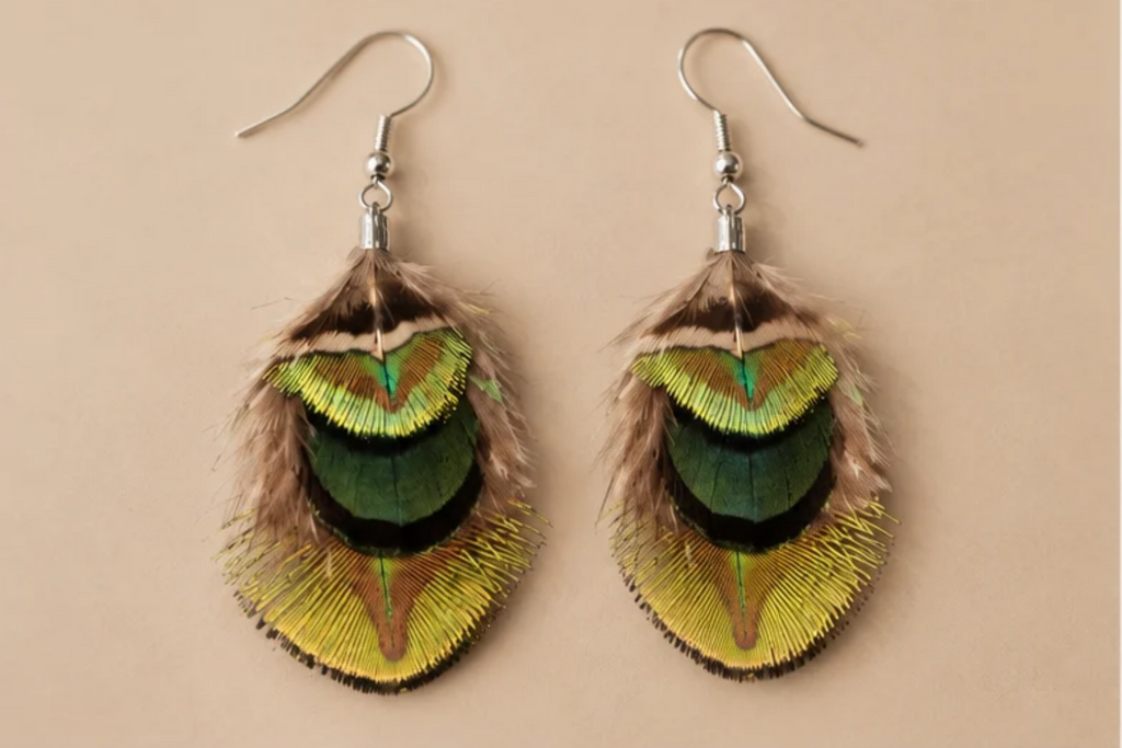 Aretes delicados de pavo real mini