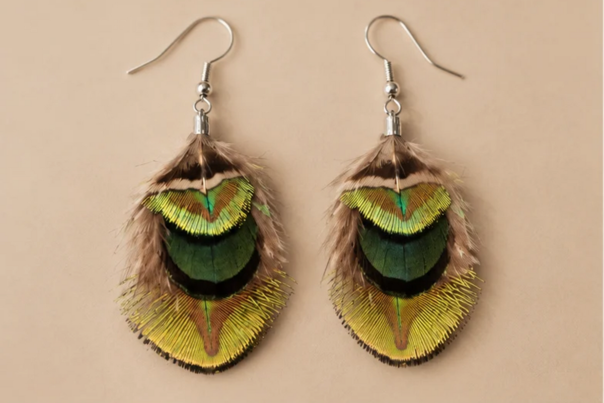 Aretes delicados de pavo real mini