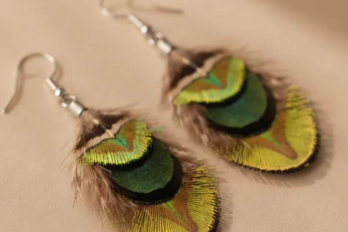 Aretes delicados de pavo real mini