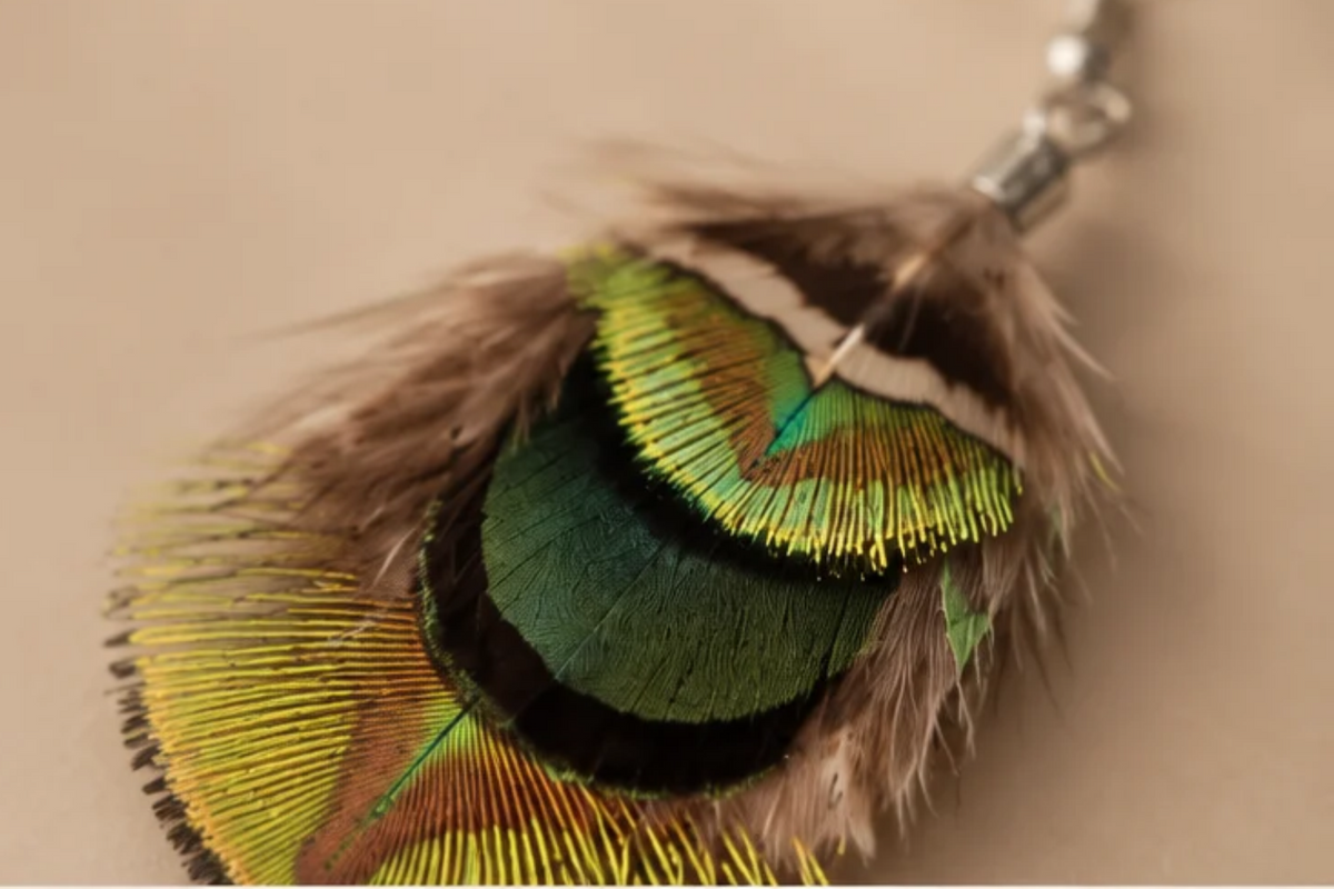 Aretes delicados de pavo real mini