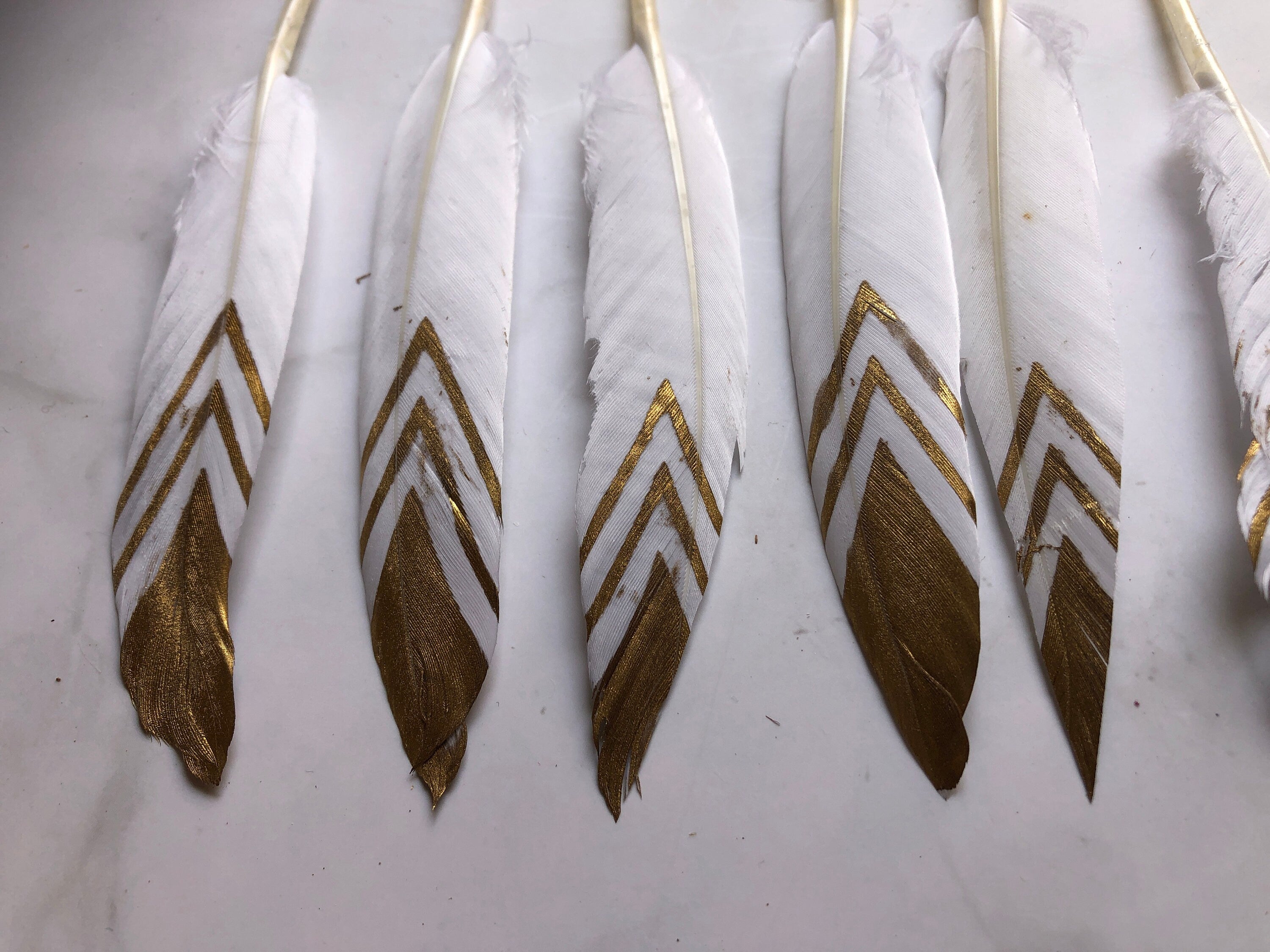 CLEARANCE 50 CHEAP DEFECTIVE Feathers, Gold Hand-Painted feathers, 12 - 15cm, Silver painted, Red, black & white Goose, cosplay decorations