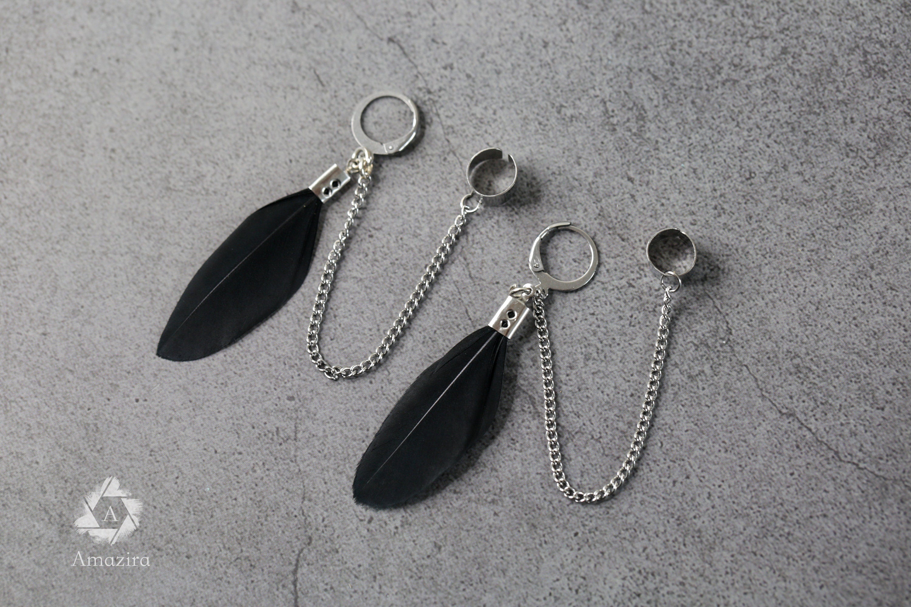 Cuff link chain feather black earring