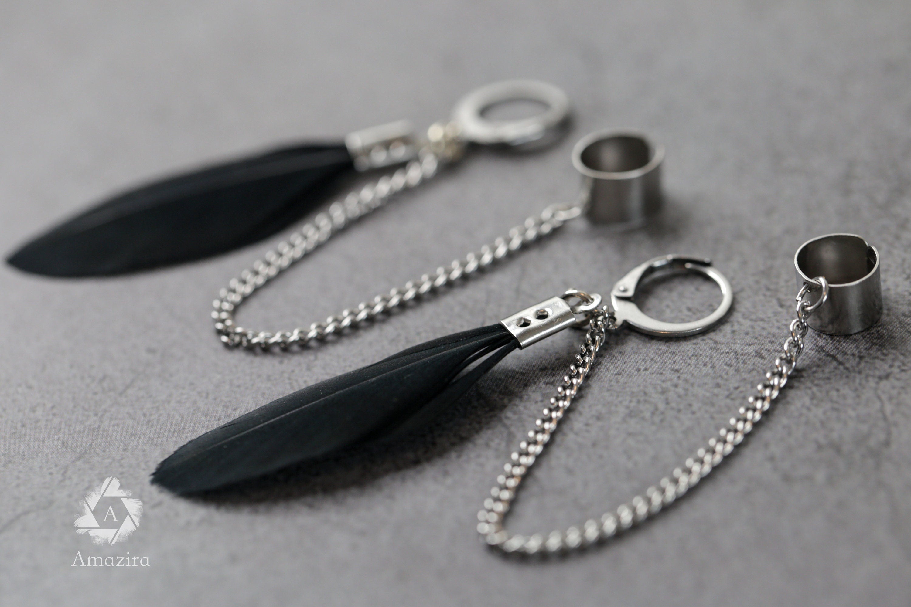 Cuff link chain feather black earring