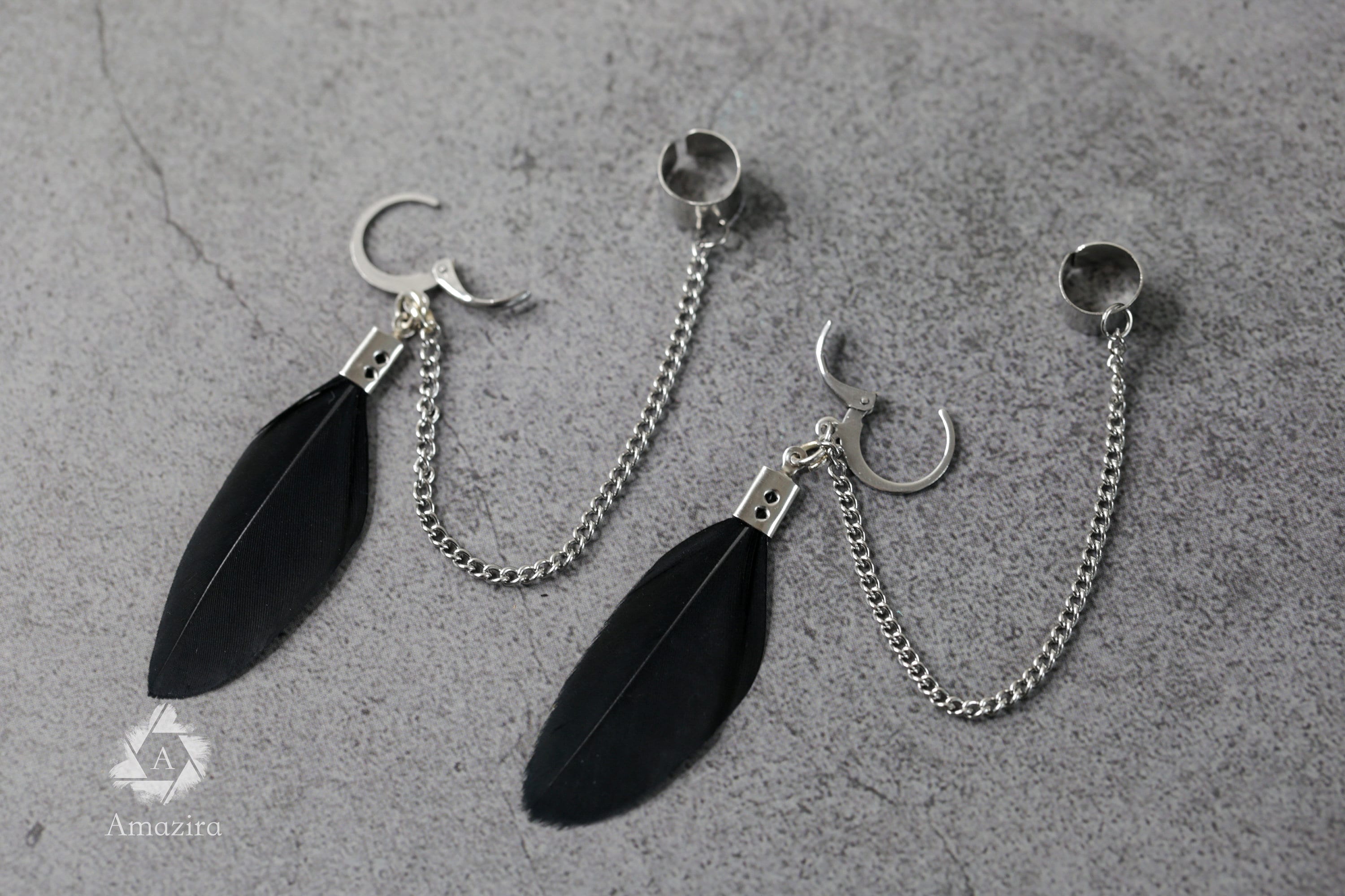 Cuff link chain feather black earring