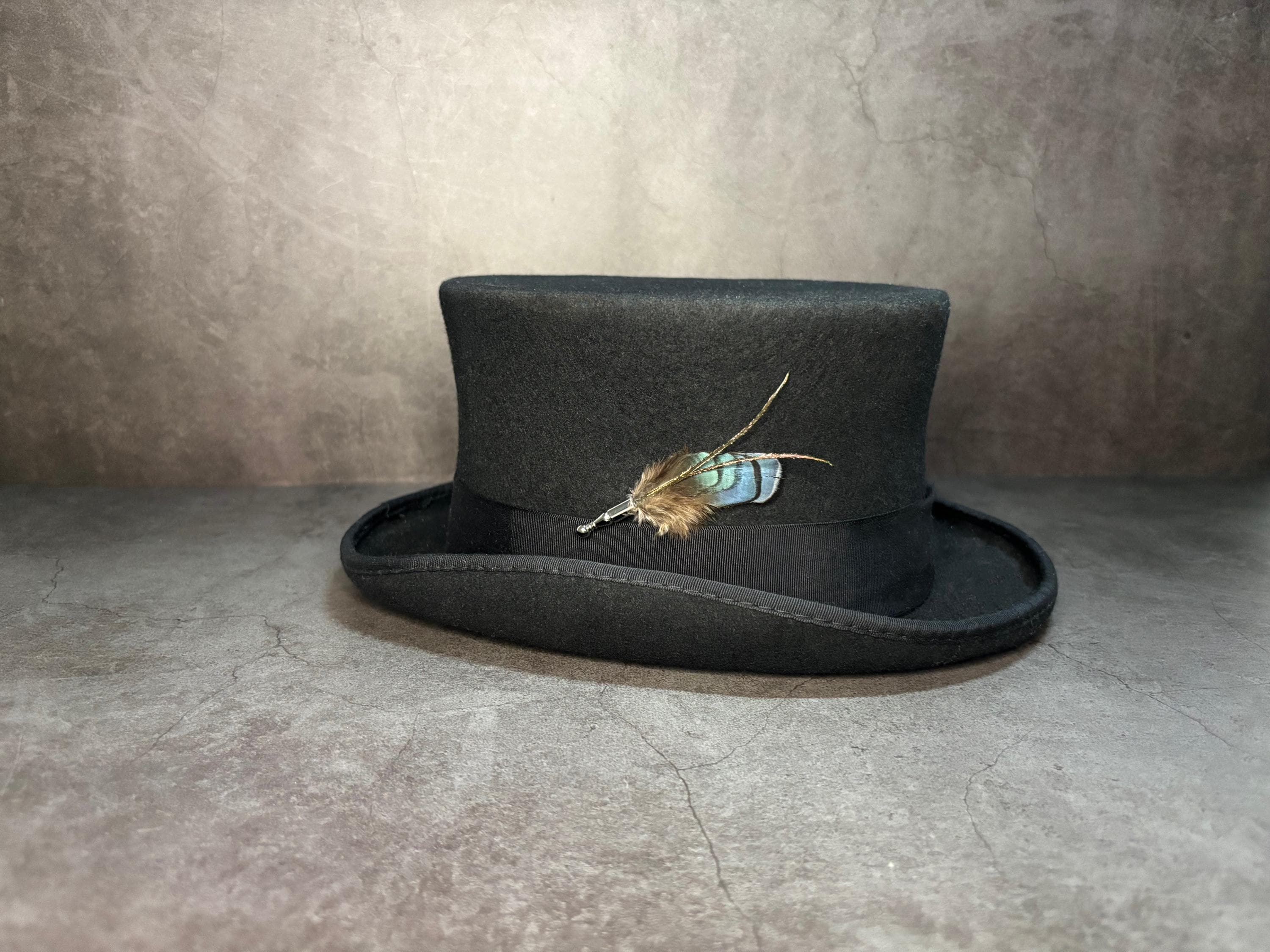 Elegant iridescent blue brooch