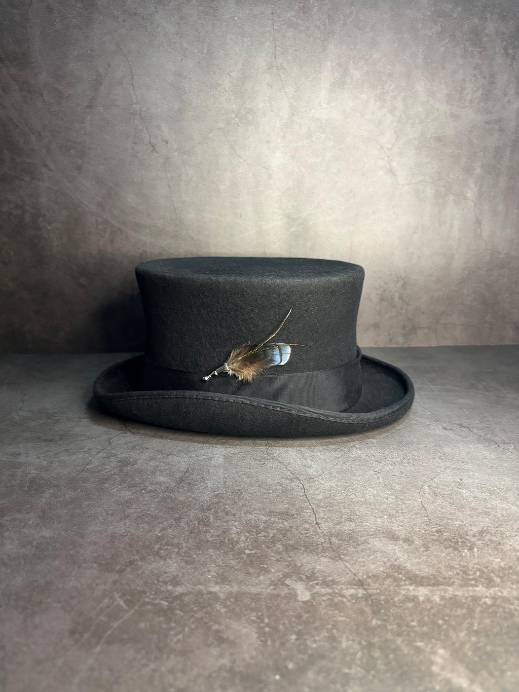 Elegant iridescent blue brooch