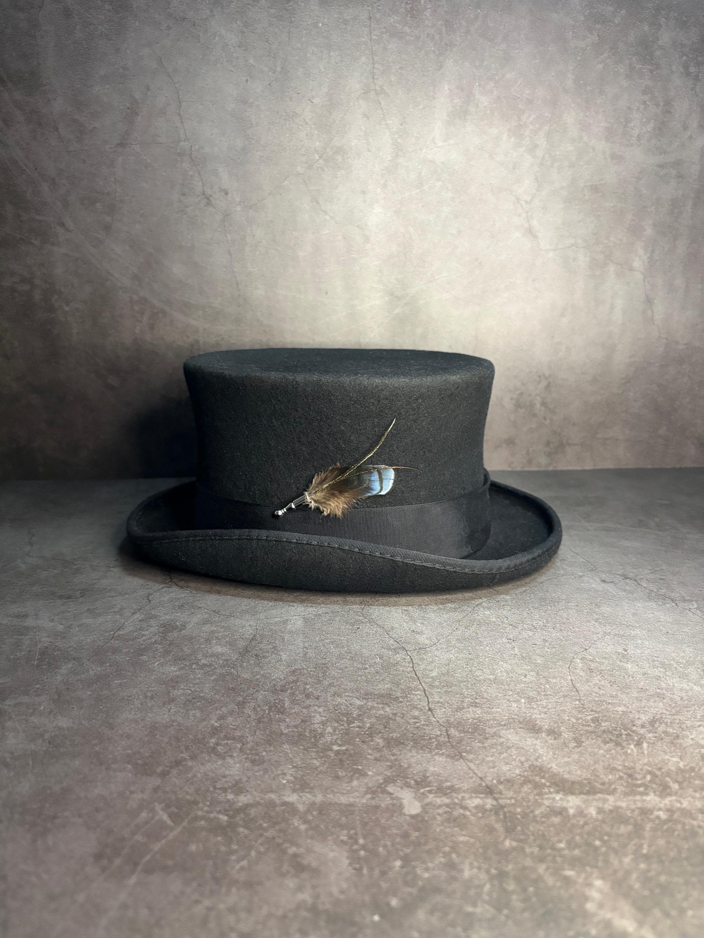 Elegant iridescent blue brooch