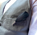 Elegante broche de alfiler de plumas negras
